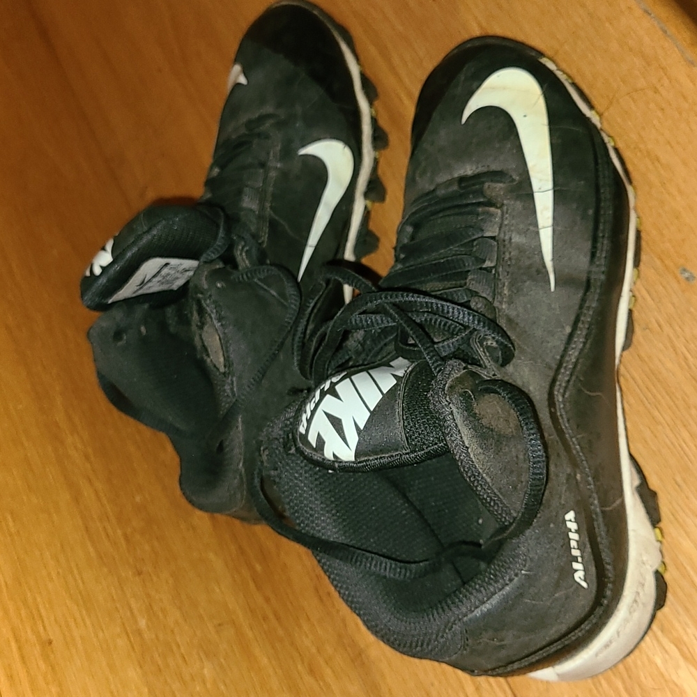 Baseball cleats